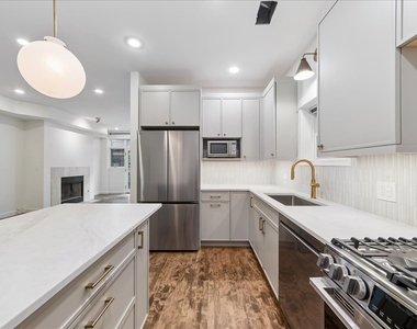 1046 W Fulton Market - Photo Thumbnail 3