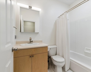 1046 W Fulton Market - Photo Thumbnail 10