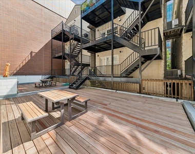 1046 W Fulton Market - Photo Thumbnail 12