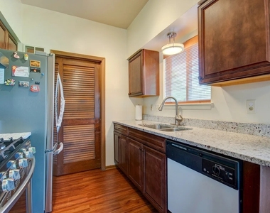 14005 Danbury Drive - Photo Thumbnail 9