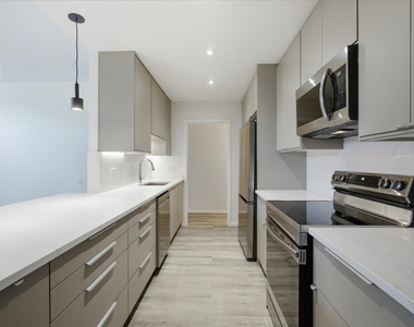 4170 N Marine Drive - Photo Thumbnail 3