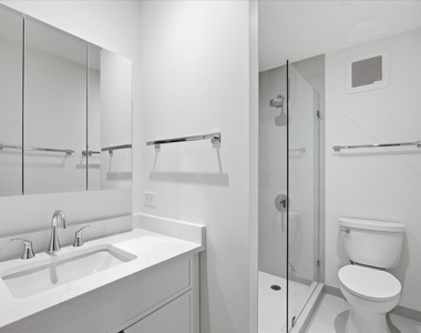 4170 N Marine Drive - Photo Thumbnail 12