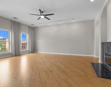 111 E Van Buren Street - Photo Thumbnail 3