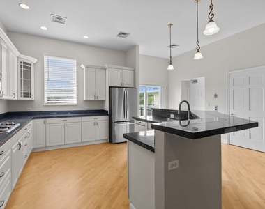 111 E Van Buren Street - Photo Thumbnail 13