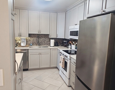 70 W Huron Street - Photo Thumbnail 4