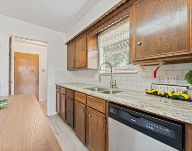 3607 Camelot Street - Photo Thumbnail 13