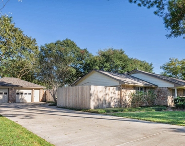 921 Victoria Drive - Photo Thumbnail 1