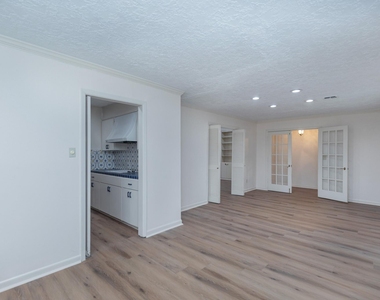 921 Victoria Drive - Photo Thumbnail 10