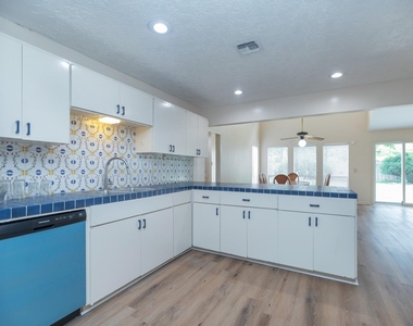 921 Victoria Drive - Photo Thumbnail 19