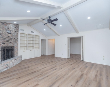 921 Victoria Drive - Photo Thumbnail 7