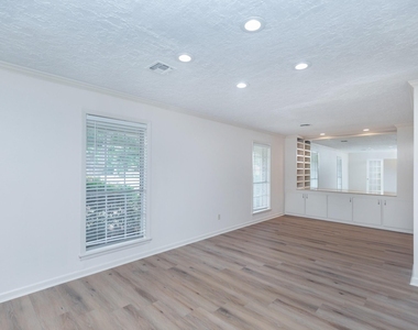 921 Victoria Drive - Photo Thumbnail 9
