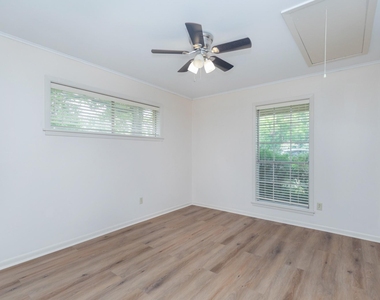 921 Victoria Drive - Photo Thumbnail 31
