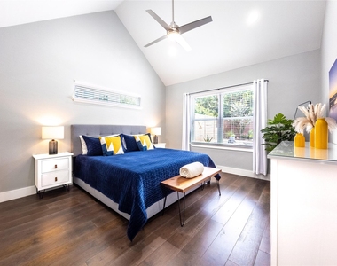 4205 Alexandria Drive - Photo Thumbnail 4