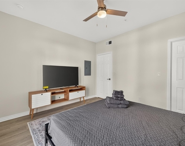 2445 Shadow View Lane - Photo Thumbnail 5