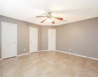 2306 Old Oak Lane - Photo Thumbnail 8