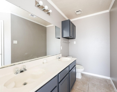2306 Old Oak Lane - Photo Thumbnail 11