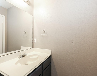 2306 Old Oak Lane - Photo Thumbnail 16