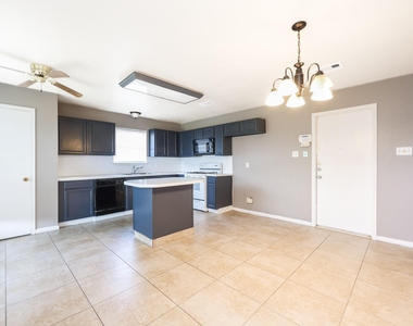 2306 Old Oak Lane - Photo Thumbnail 4