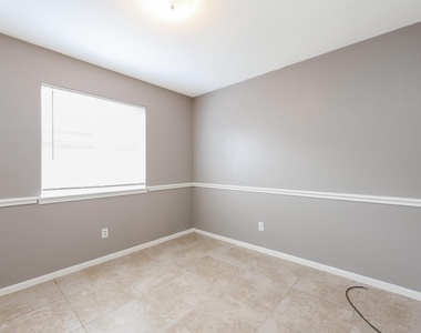 2306 Old Oak Lane - Photo Thumbnail 15