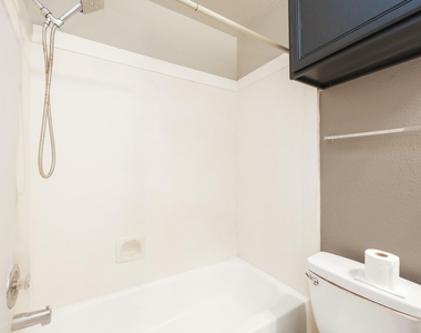 2306 Old Oak Lane - Photo Thumbnail 17