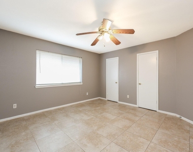 2306 Old Oak Lane - Photo Thumbnail 10