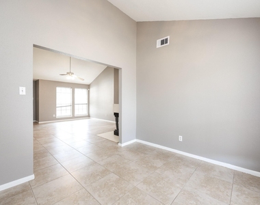 2306 Old Oak Lane - Photo Thumbnail 7