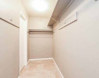 2306 Old Oak Lane - Photo Thumbnail 13