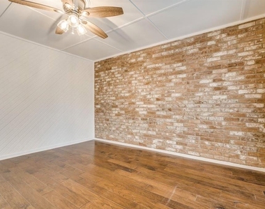 357 N Post Oak Lane - Photo Thumbnail 19