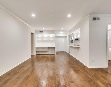 357 N Post Oak Lane - Photo Thumbnail 3