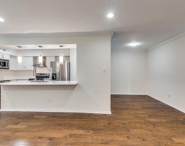 357 N Post Oak Lane - Photo Thumbnail 5