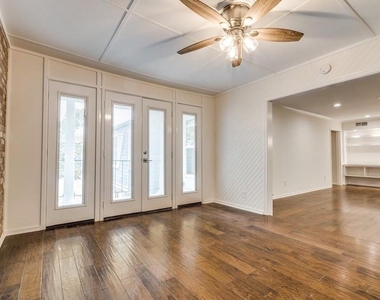 357 N Post Oak Lane - Photo Thumbnail 20