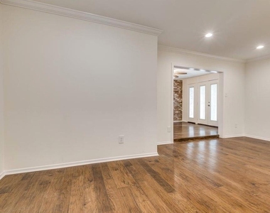 357 N Post Oak Lane - Photo Thumbnail 11