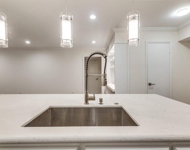 357 N Post Oak Lane - Photo Thumbnail 16