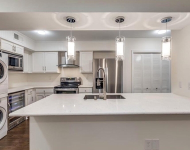 357 N Post Oak Lane - Photo Thumbnail 14