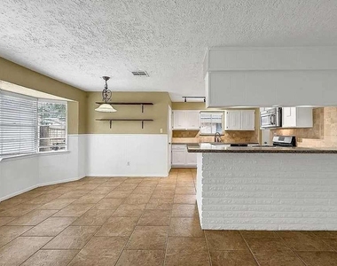 9611 Crail Drive - Photo Thumbnail 4