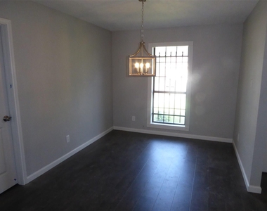 12902 Southspring Drive - Photo Thumbnail 4