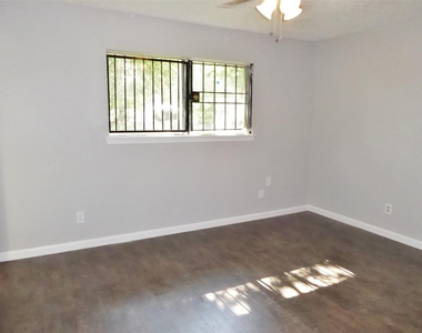 12902 Southspring Drive - Photo Thumbnail 10