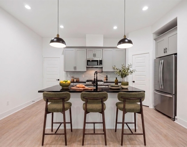 2213 Lee Street - Photo Thumbnail 5