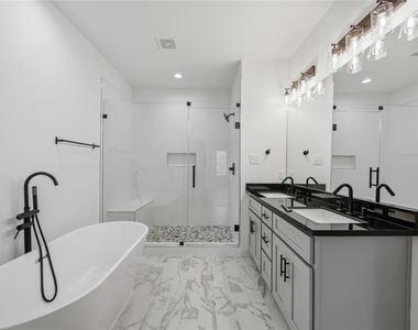 2213 Lee Street - Photo Thumbnail 8