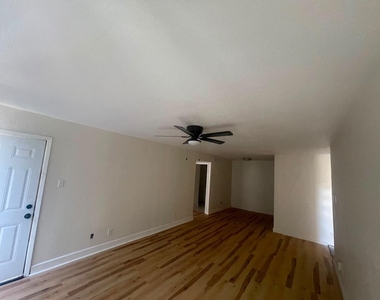 10211 Sugar Branch Drive - Photo Thumbnail 4