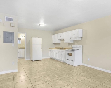 230 E Virginia Street - Photo Thumbnail 2