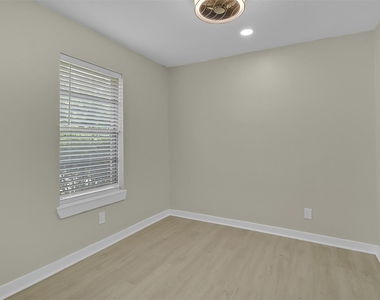 8010 Botany Lane - Photo Thumbnail 9