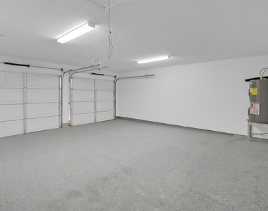 8010 Botany Lane - Photo Thumbnail 10