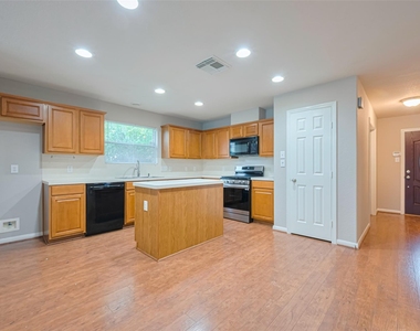 17323 Thicket Hollow Lane - Photo Thumbnail 14