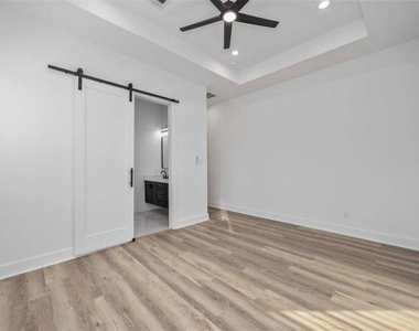 7932 Boy Street - Photo Thumbnail 10