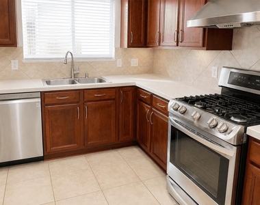 24511 Hampton Lakes Dr - Photo Thumbnail 4