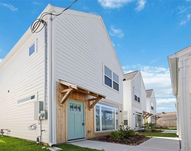 8016 Willow Street - Photo Thumbnail 4