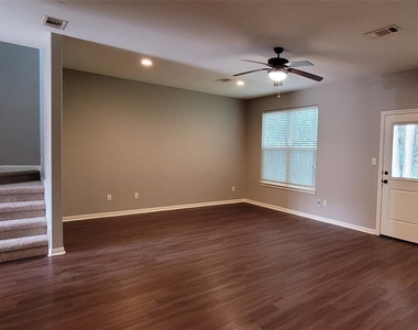 134 Artesian Way - Photo Thumbnail 8