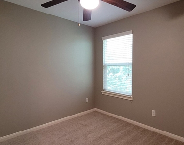 134 Artesian Way - Photo Thumbnail 13