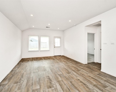 4243 Bromham Farms Drive - Photo Thumbnail 12